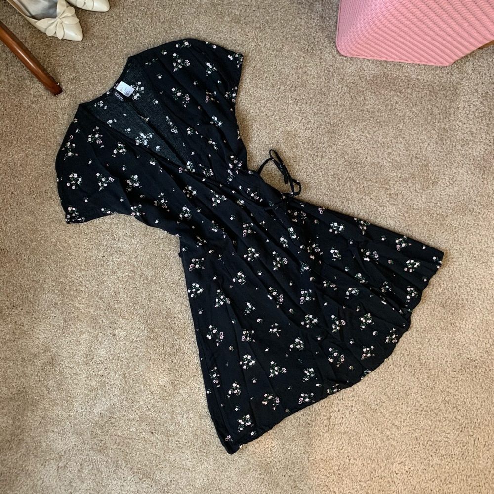 H&M’s Black Floral Wrap Dress